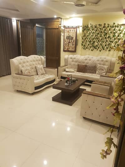 Par Day and short Time One and Two BeD Room appaertment Available for rent Bahria Town Phase 4 and 6 Empire Heights 2 family apartment any time available