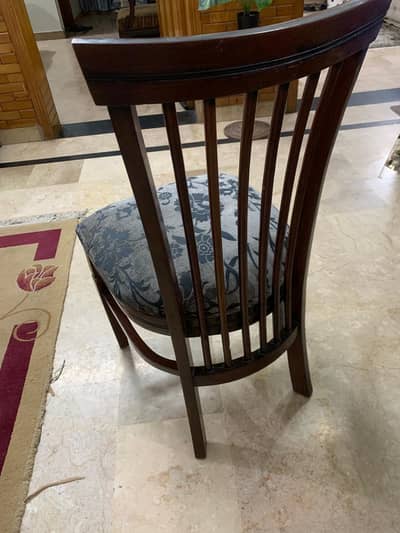 6 chairs of dining only.