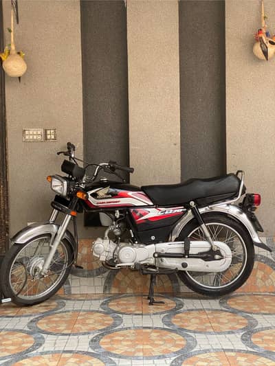 Honda CD70 2025
