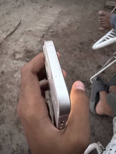 13 water pack health 77% 256gb