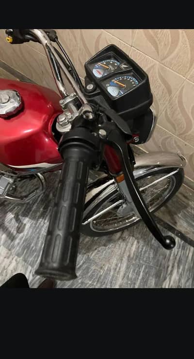 Honda 125 ,23 model in new condition