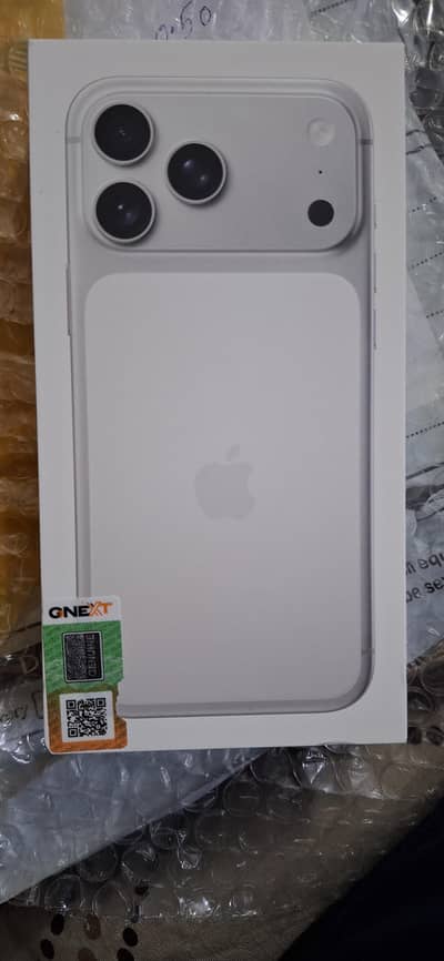 Sillver iphone 17 pro max (pin pack)