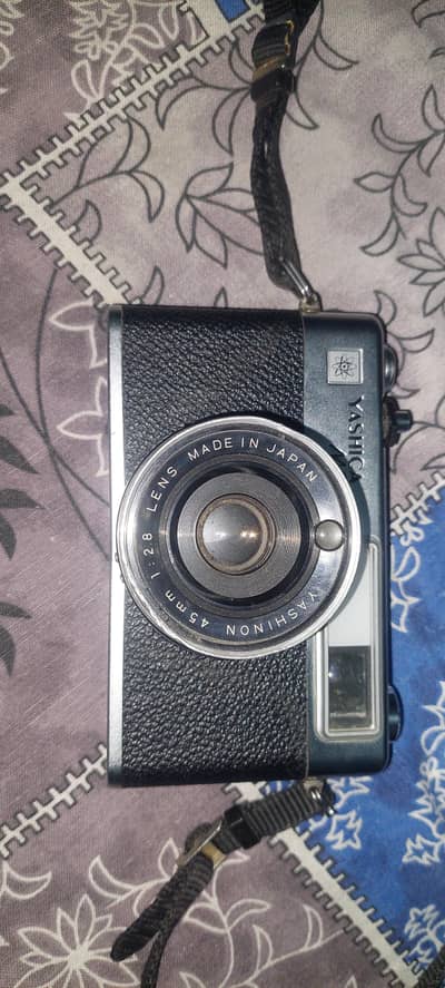 Yashica MG Film Camera yashinon 45mm f/2.8 Lens | Vintage Old Model
