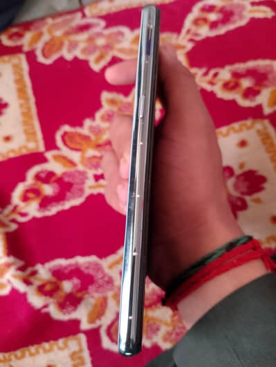 6/128 ram rom hai panal change hai or koi masla nhi final 14000