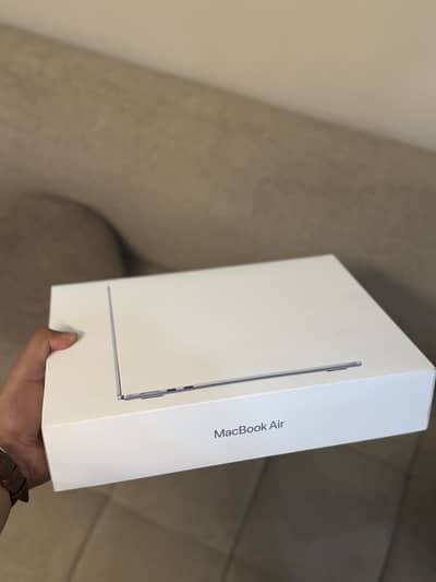 Apple MacBook Air M4 13.6” | 16GB / 256GB | Box Packed | Apple Sealed