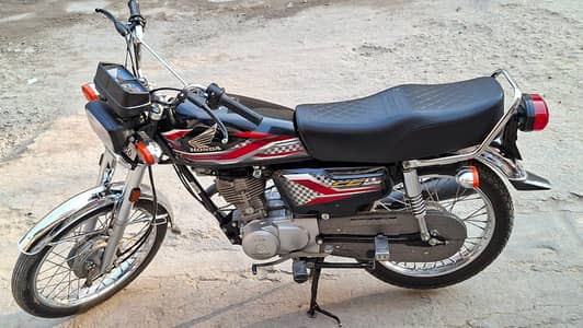 2024 paka Model Number lga howa Total ganiune bike. lush condition