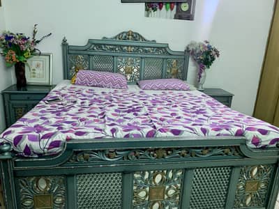 Aesthetic Glass Work King Sized Bed-Set With Dressing-table and Drawer