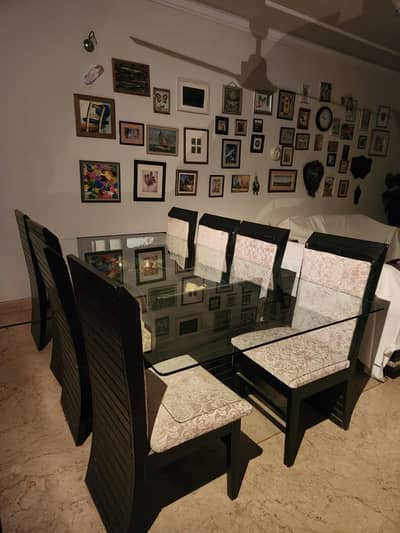 Want sell dinning tablet in i-8/4×islamabad