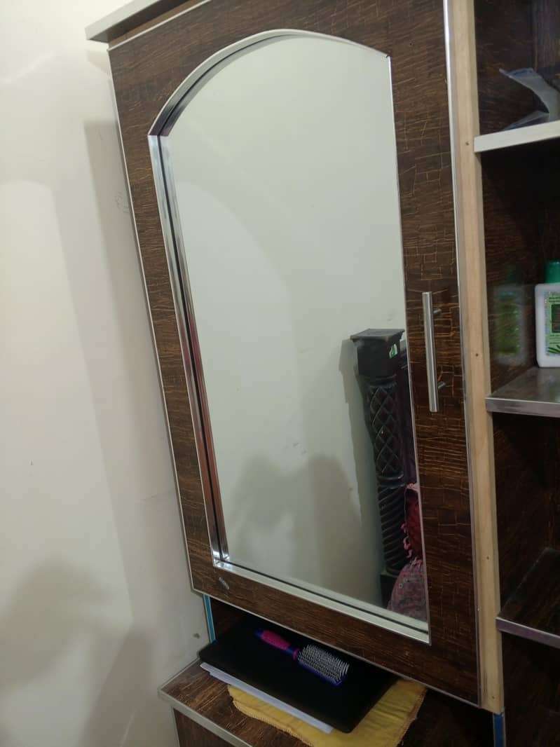 Dressing table 4