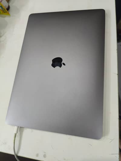 MACBOOK PRO 2017, Apple Core i7, 15 inch Retina display, Touch Panel