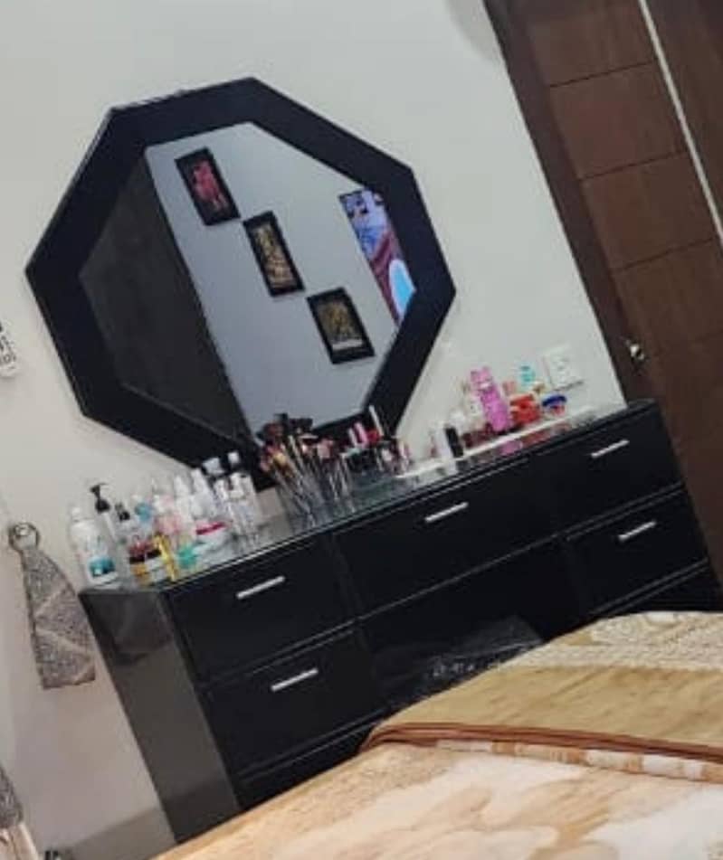 DRESSING TABLE 1