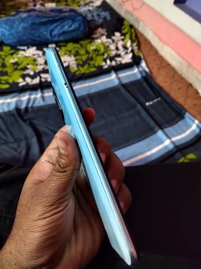 realme 7i 8gb ram / 128gb storage with box