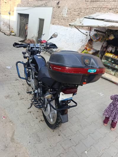 Condition: Well‑maintained, good original condition