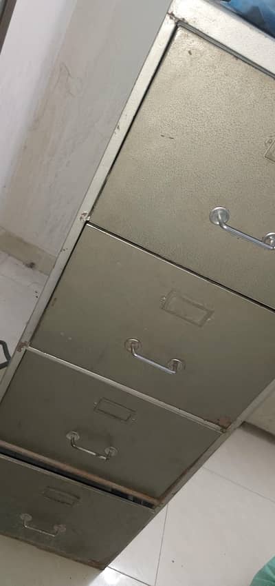 Arjent sell 4 Shelves Locker Steel