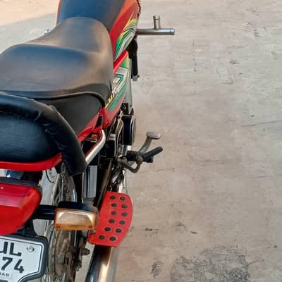 Honda CD 70 red color