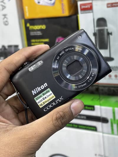 Nikon S3200 Digital compact camera - in good condition