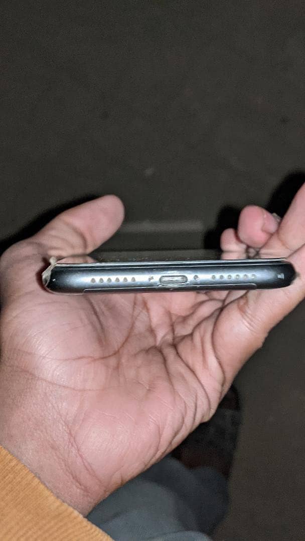 iPhone 11 3