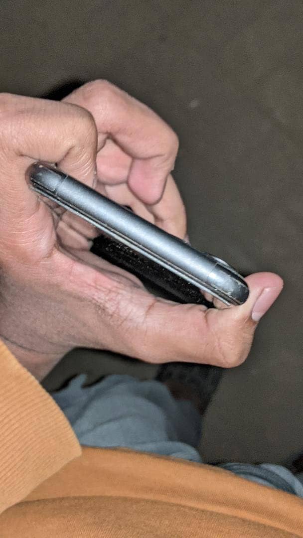 iPhone 11 4