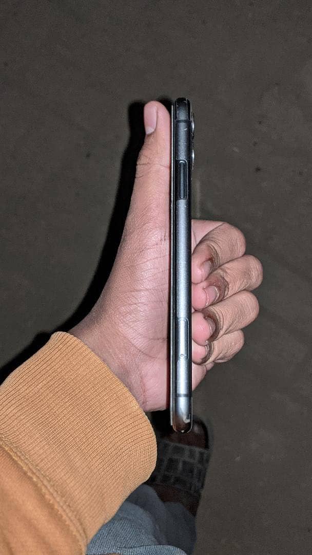 iPhone 11 5