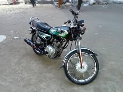 Honda 125 black color