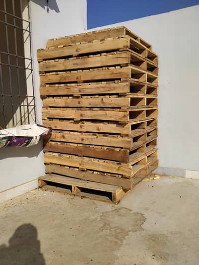 Wooden pallets for goats