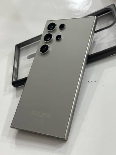 natural titanium /256 gb