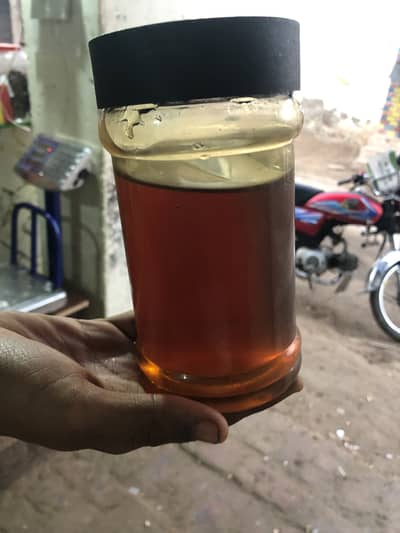 چھوٹی مکھی کا خالص شہد دستایب ہے