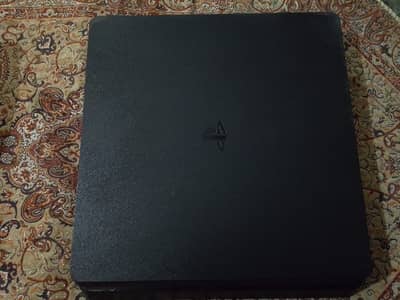 Ps4 (500 GB) jet black slim edition.