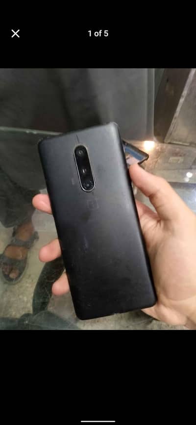 Frint par aik line hay or back par aik side tora SA tora hay