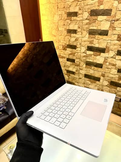 Surface Book i7 8th Gen 2 GB Nvidia GTX 4k Touch 360 & Detachable