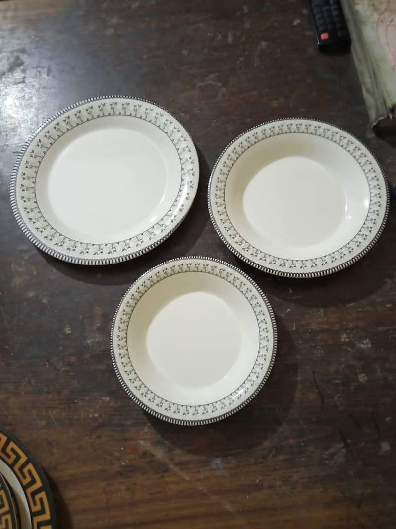 تمام ڈنر سیٹ ھولسیل ریٹ پر دستیاب ھے 0