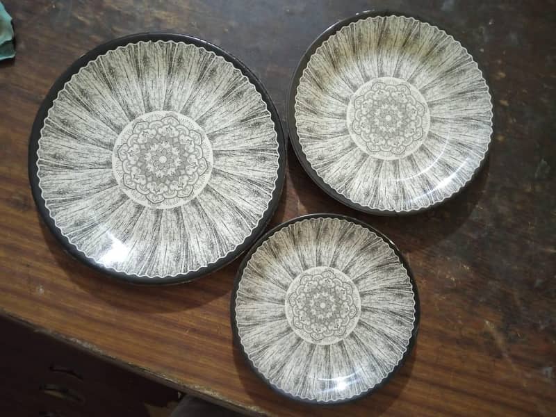 تمام ڈنر سیٹ ھولسیل ریٹ پر دستیاب ھے 7