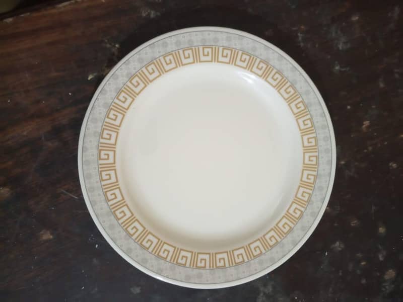 تمام ڈنر سیٹ ھولسیل ریٹ پر دستیاب ھے 17