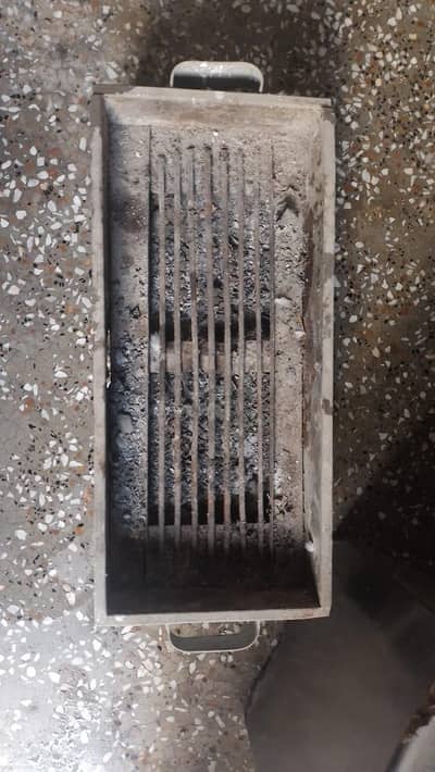 Medium size grill for urgent sale