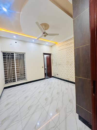 8 MARLA DOUBLE STOREY HOUSE FOR RENT IN MILITARY ACCOUNT MAIN COLLEGE ROAD LHR