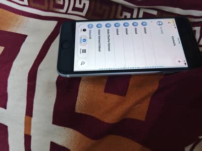 iPhone SE and water pack