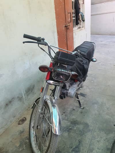 bilkul new condition ma hai