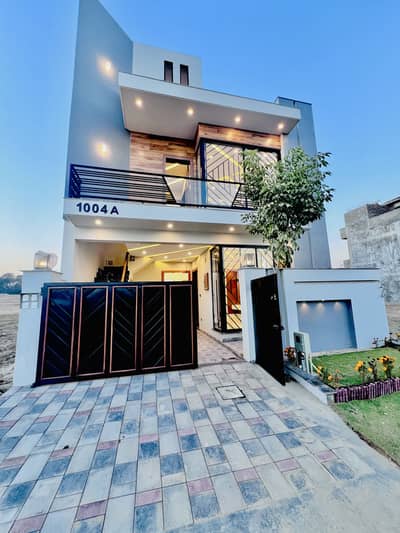 Luxury 5 Marla house available for sale in Faisal town