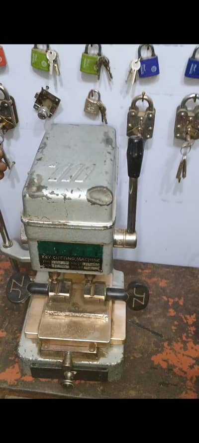 Key Cutting Machine