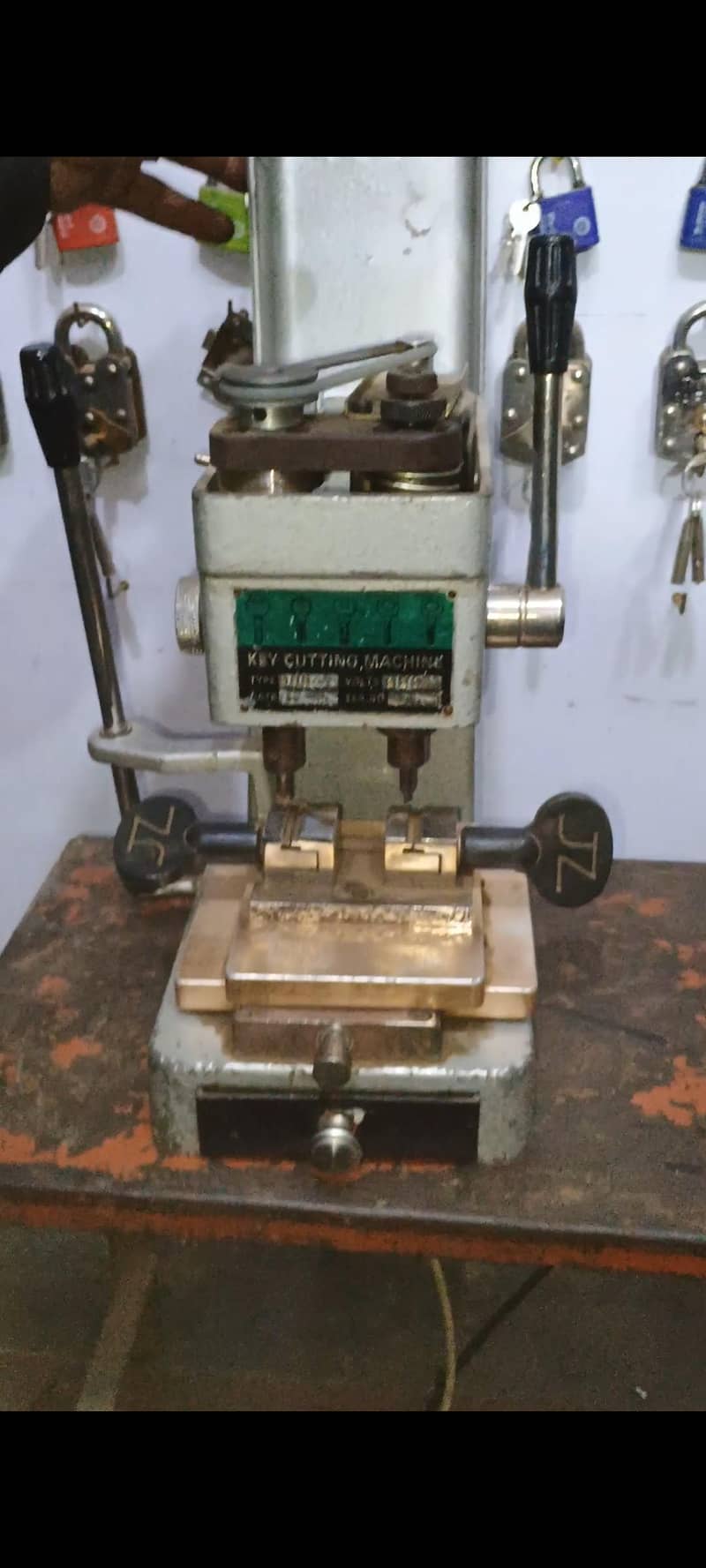 Key Cutting Machine 1
