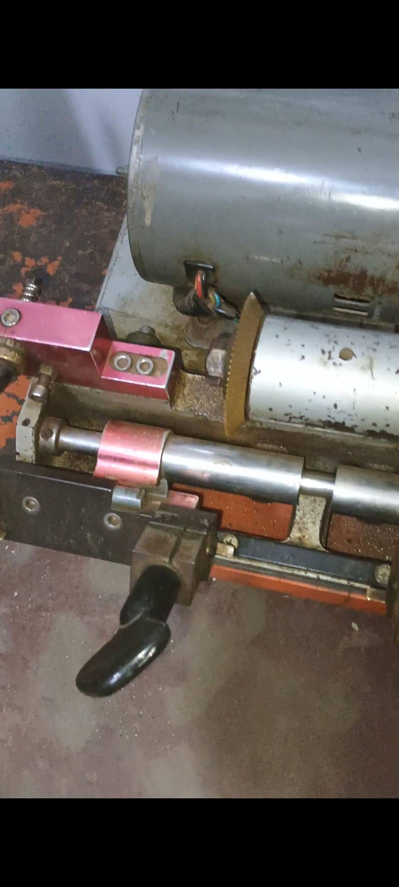 Key Cutting Machine 8