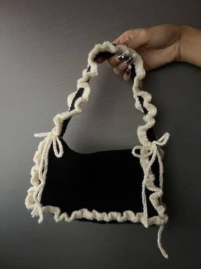 crochet ruffel handbag