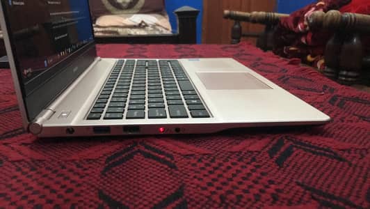 Brand Mouse (japan) 15.6” LED Core i7  Generation 8th  RAM 8GB DDR4