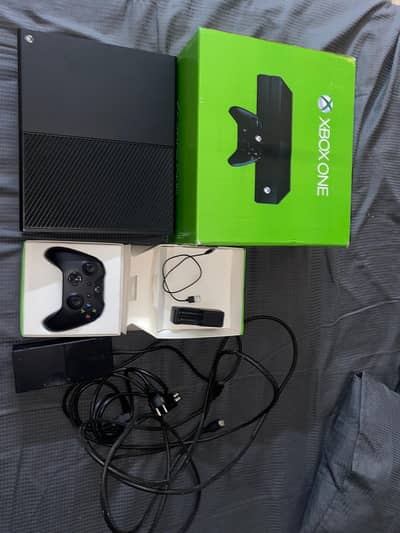 Xbox one 500gb with box and one s controller