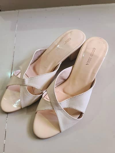 Stunning Gold Rhinestone Strappy Evening Heels – Size [8]