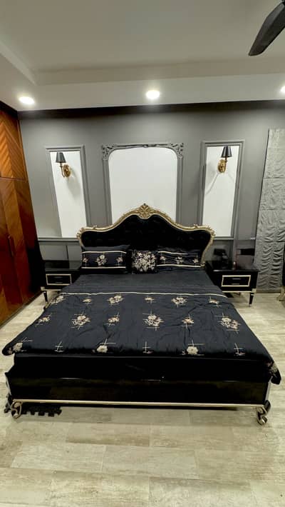 Complete Bedroom Set (Complete room furniture)