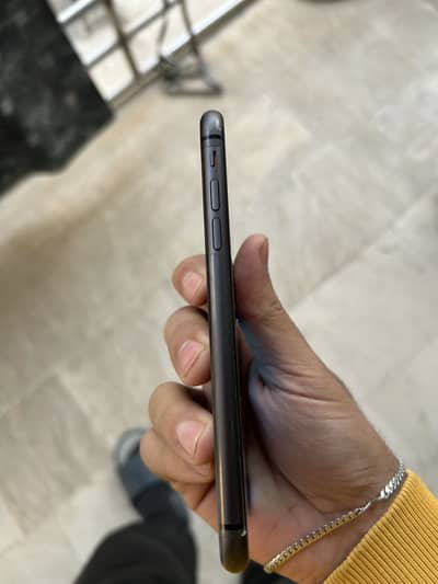 Iphone 11 non factory unlock up for sale water pack 10/9