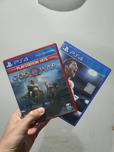 God of War and Fifa 18 PS4 disc