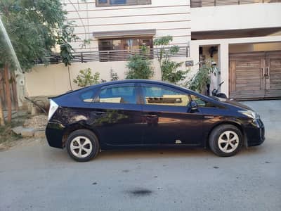 Toyota Prius Hybrid 2014 model 8/10 condition