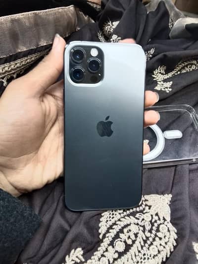 iphone 12 pro (is number pr rabta kary 03334067830)